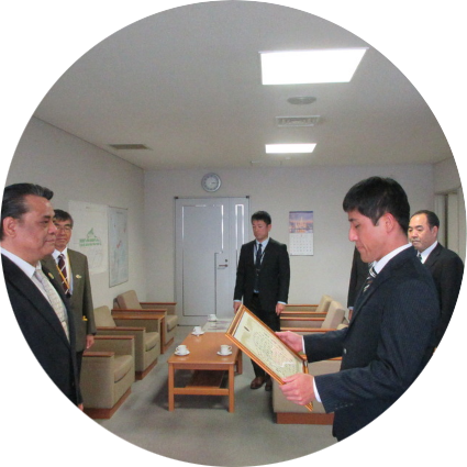 沖縄県警備部長から「災害等発生時における施設使用等に関する協定締結」等の功労により感謝状贈呈